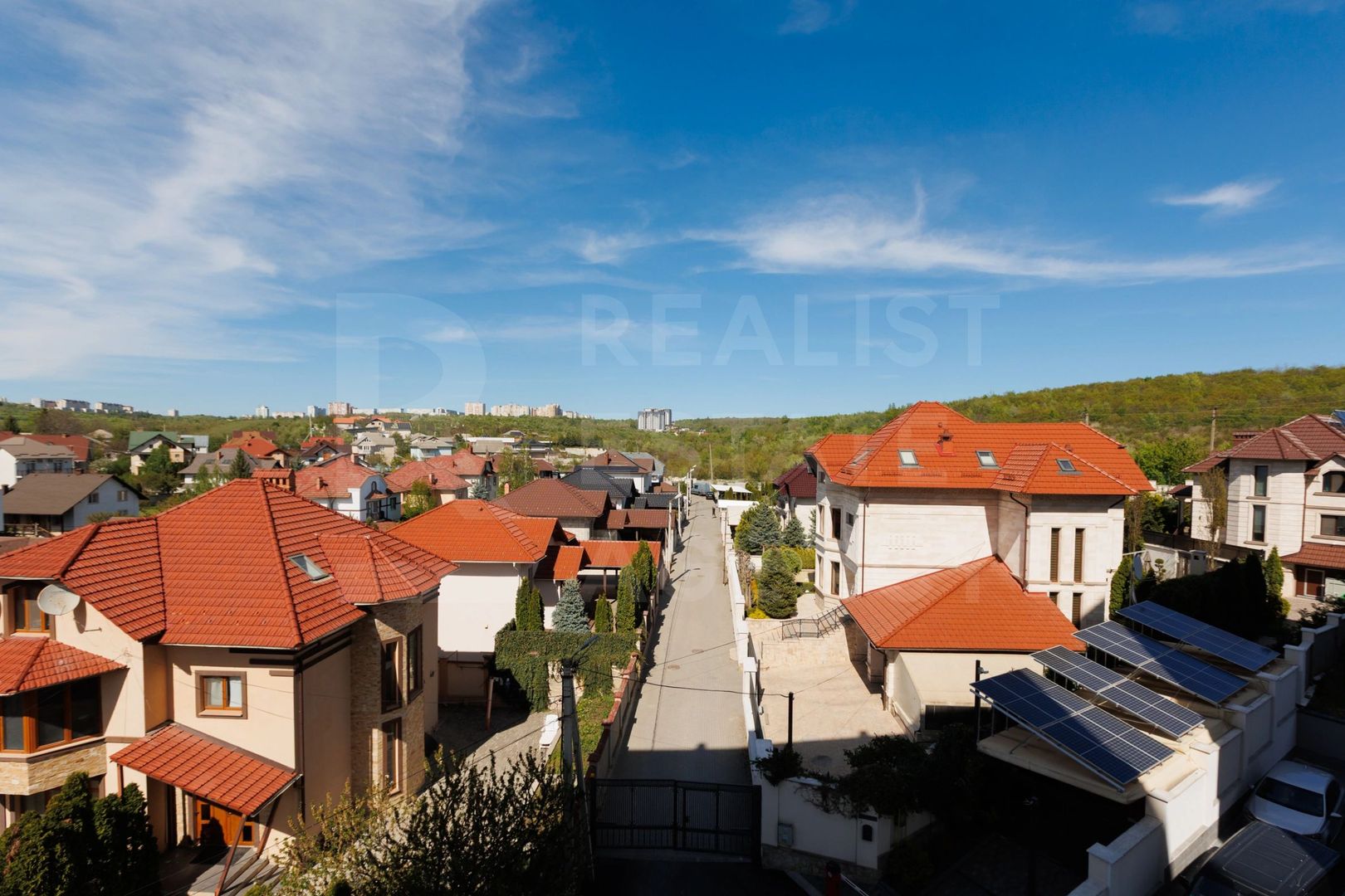 Vânzare, apartament, 2 camere + living, strada Soarelui, Botanica - Poză 1