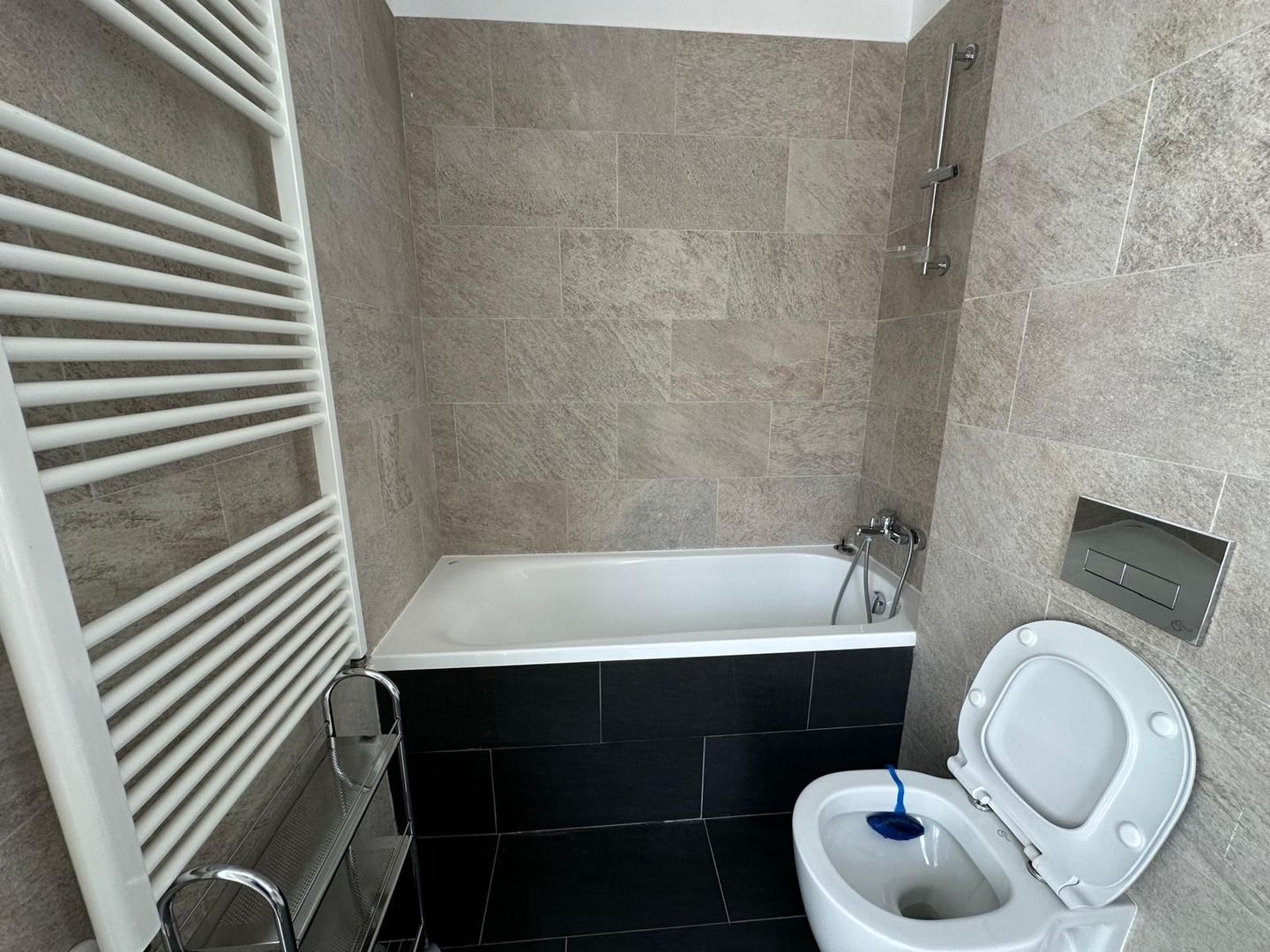 Prelungirea Ghencea – Casă spațioasă, mobilată și utilată, în complex - Poză 17