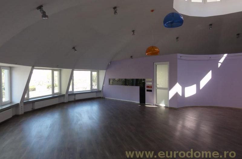 Vanzare cladire (spatiu amenajat 700 mp). - Poză 1