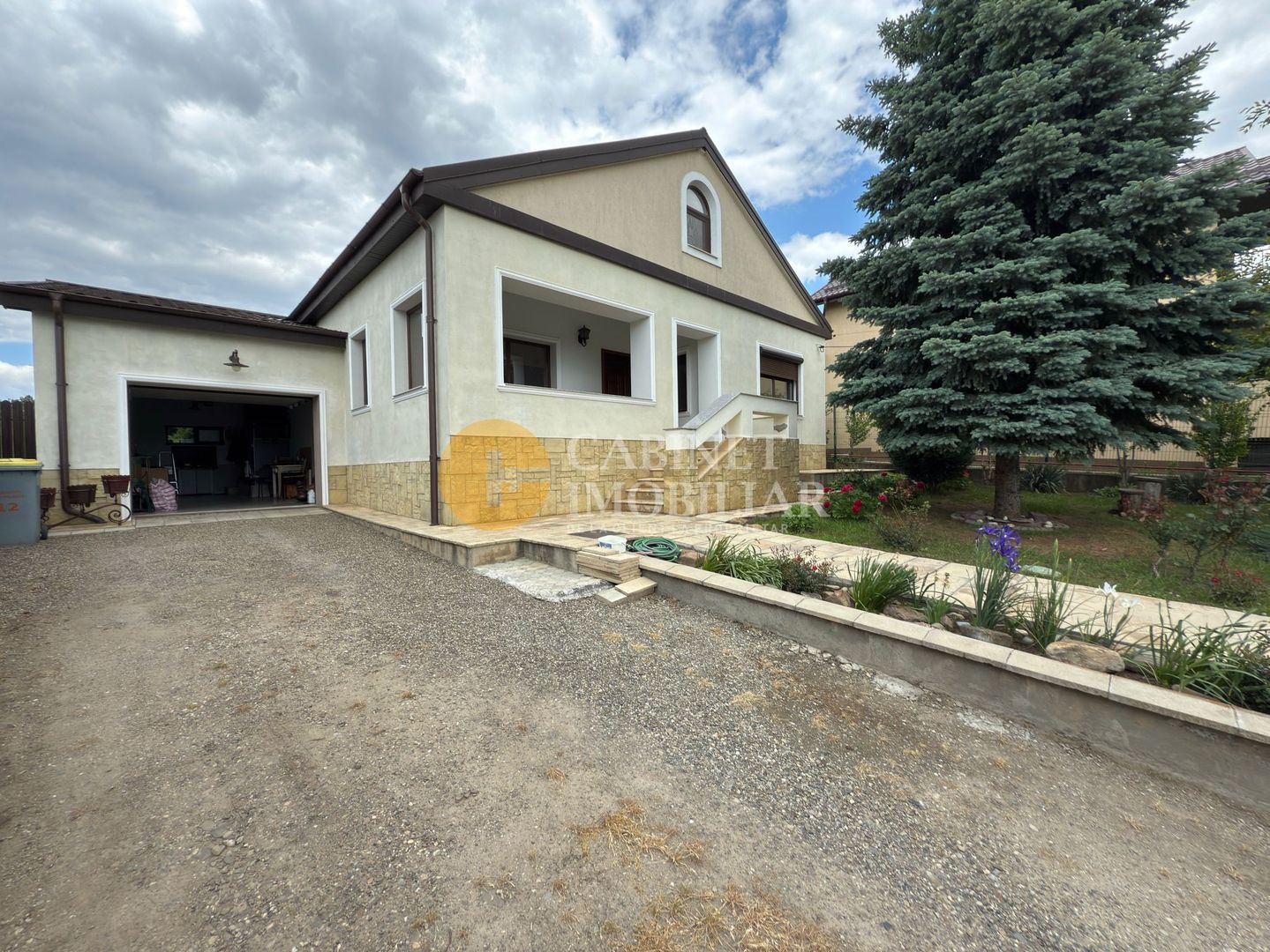 Proprietate deosebită în Aroneanu – 2 case pe teren generos de 1209 mp - Poză 1