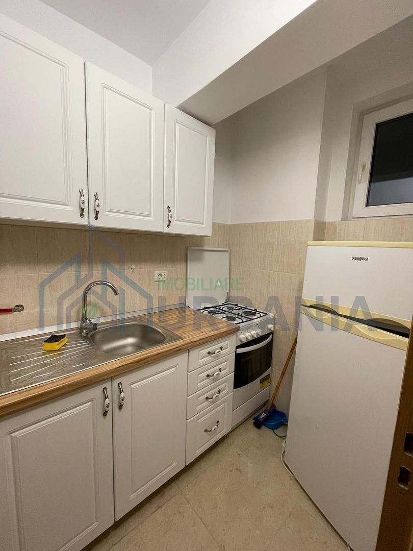 Vand garsoniera, zona Nicolina - Poză 2