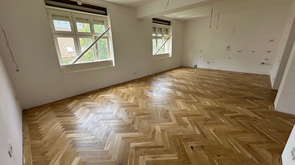 Apartament renovat în clădire istorică - are garaj - Poză 3