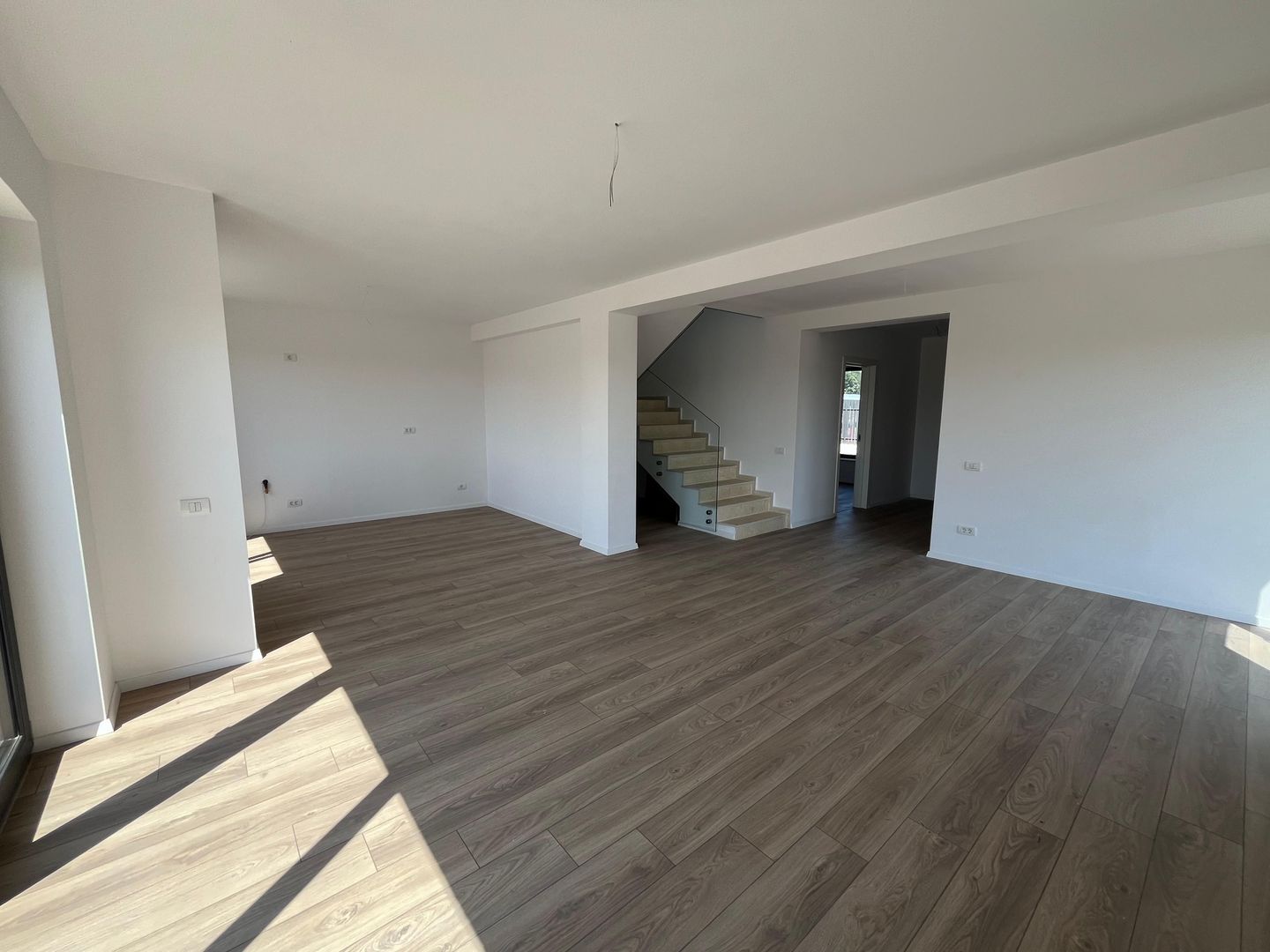 Vila pentru cei care vor spațiu, natură și acces rapid către București - Poză 12