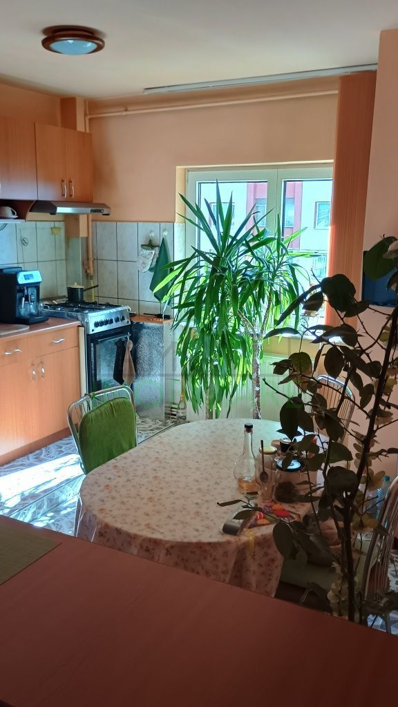 Apartament spațios cu 3 camere, 78 mp, 2 băi și 2 balcoane – Vlahuta - Poză 3