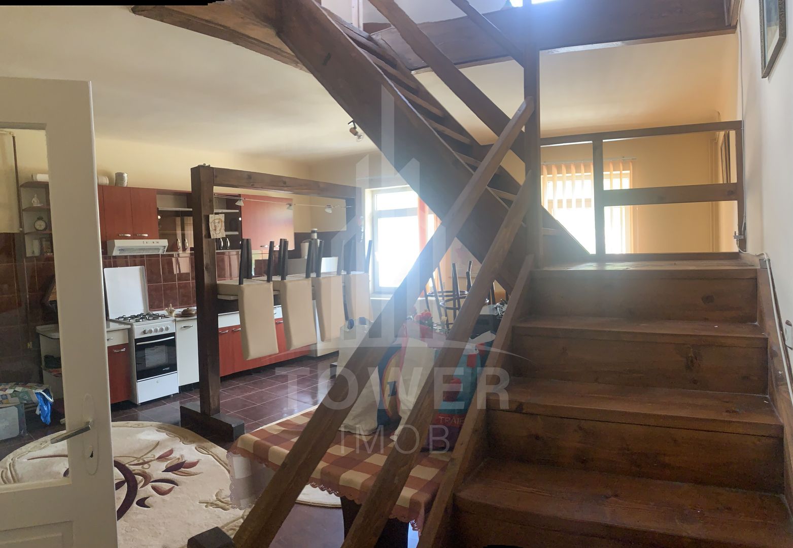 Casă în centrul Cisnădioarei cu 243mp de locuit și teren de 936mp - Poză 15