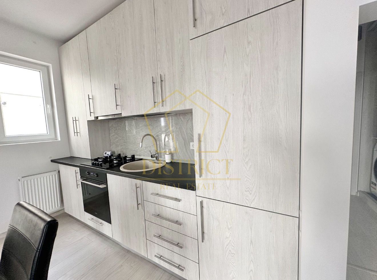 Apartament cu 2 camere mobilat, la etaj intermediar in Giroc la asfalt. - Poză 5