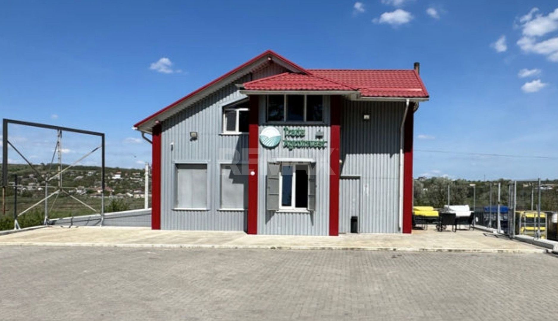 De Vânzare Clădire comercială cu depozit și parcare tiruri. 17 ari. - Poză 1