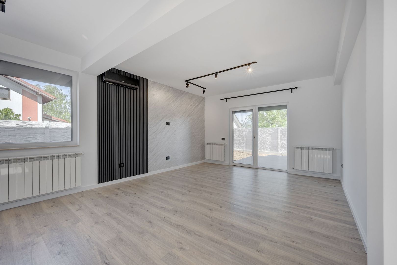 CASA TIPLA, Racordata la toate Utilitățile ! Domnești ! - Poză 3