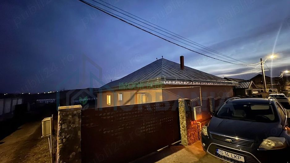 Casă de vânzare Razboieni-Targu Frumos - Poză 1