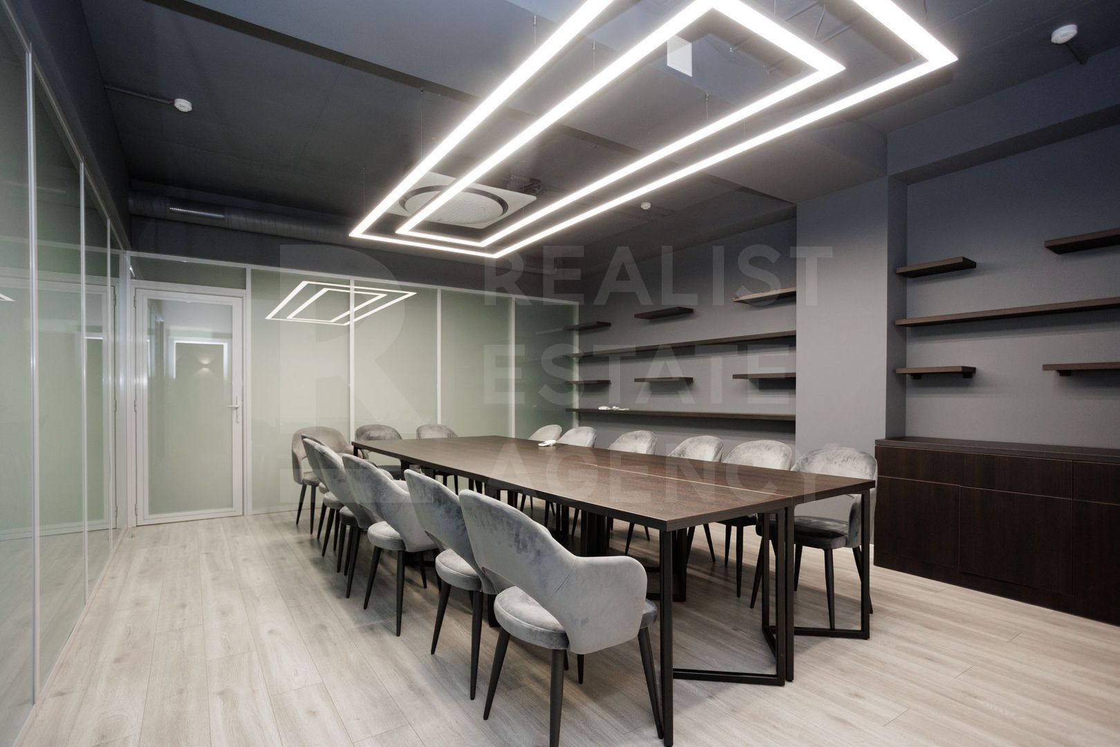 Se oferă oficiu sper chirie 270 mp, str. Petru Rareș, Centru - Poză 1