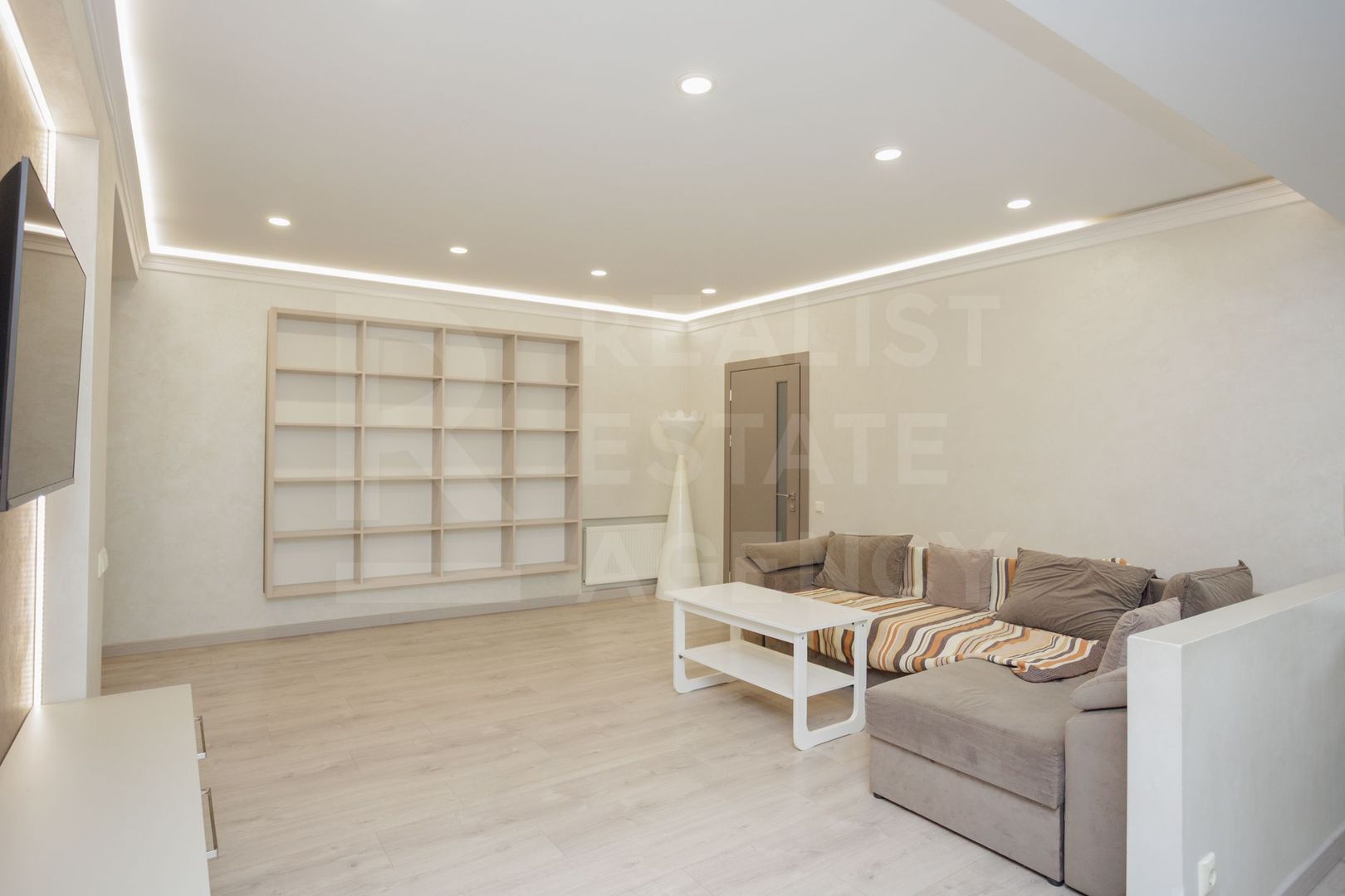 Spre vînzare apartament spațios, 2 dormitoare și living, sec. Botanica - Poză 4