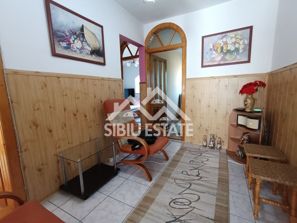 Apartament de vanzare cu 3 camere, decomandat -55 mp. balcon, pivnita - Poză 3