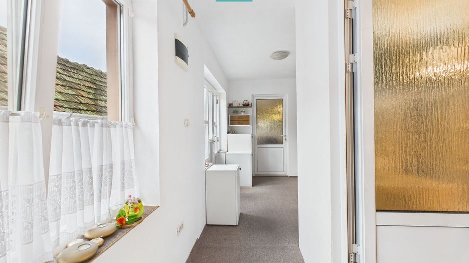 Casă cu 4 camere în Curtici pentru investiții - Poză 11