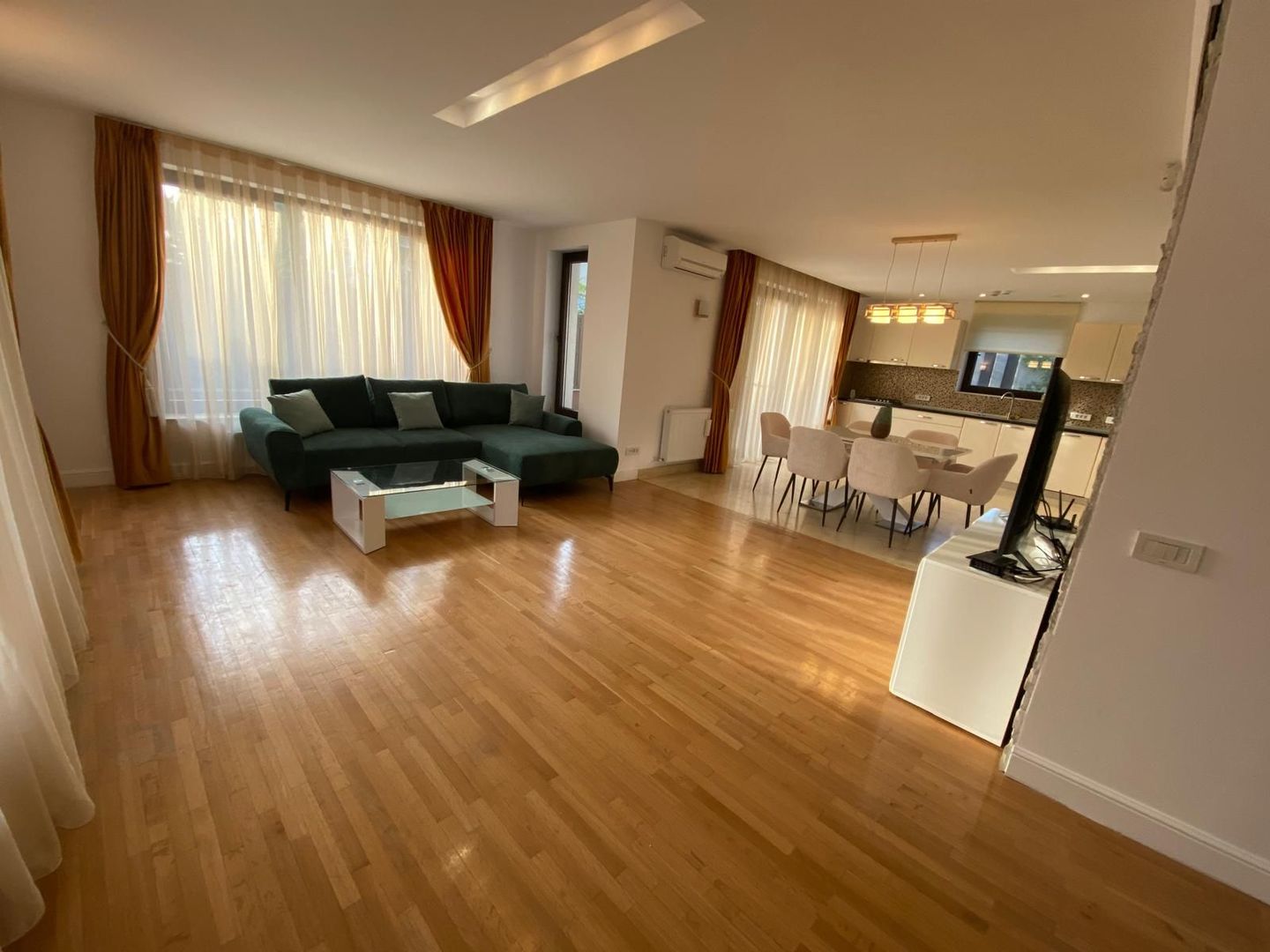 Vilă Elegantă || 5 camere || Oxford Gardens - Poză 3