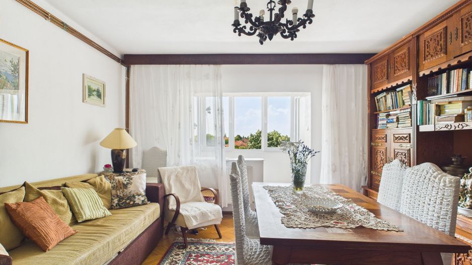 Apartament cu 3 camere, decomandat în Dâmbovița - Poză 1