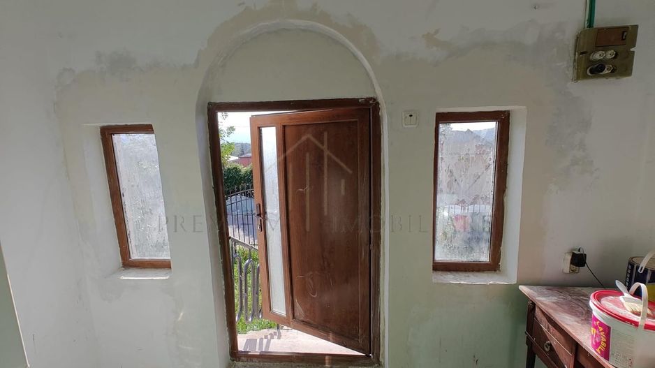 Casa si teren de vanzare Comanesti - Poză 6