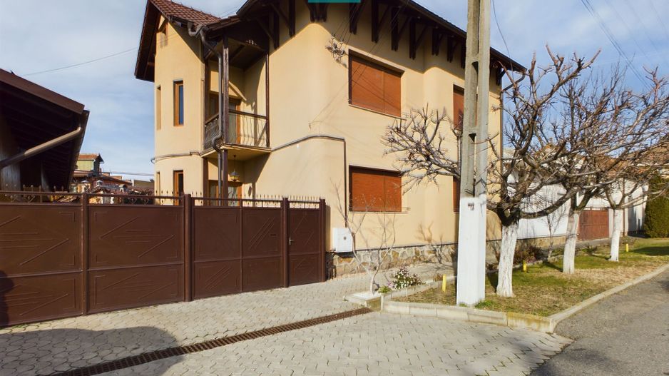 Casă solidă și impunătoare în Grădiște - Poză 1