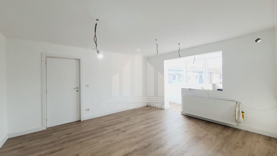 Apartament cu 3 camere renovat, Cetate - Poză 1