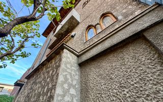 Vila cu 6 camere *310mp*  + Garaj // Primăverii - Poză 1