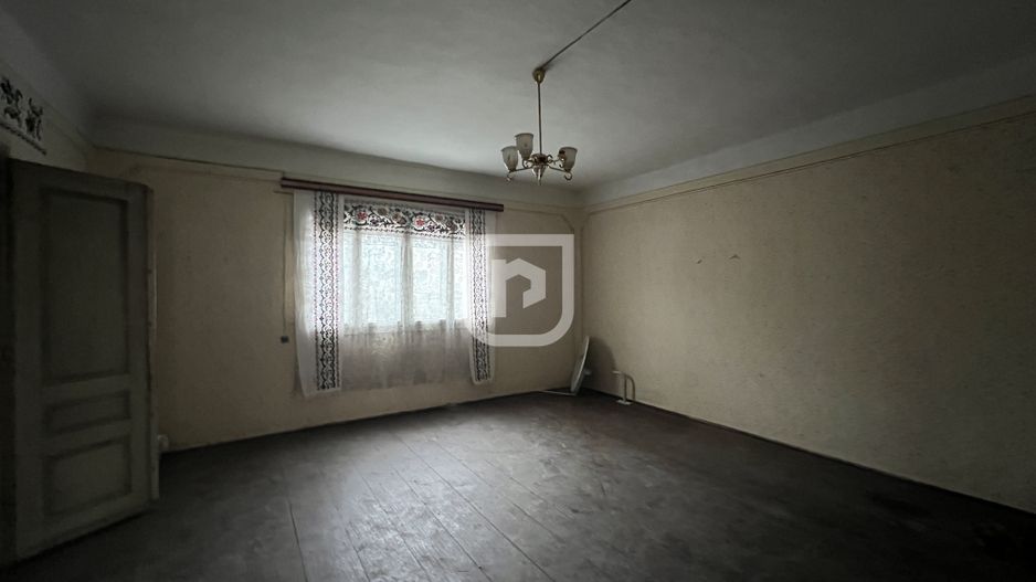 De vanzare casa, atelier fierarie, 4 anexe - 2507 mp in Manastirea Humorului - Poză 4