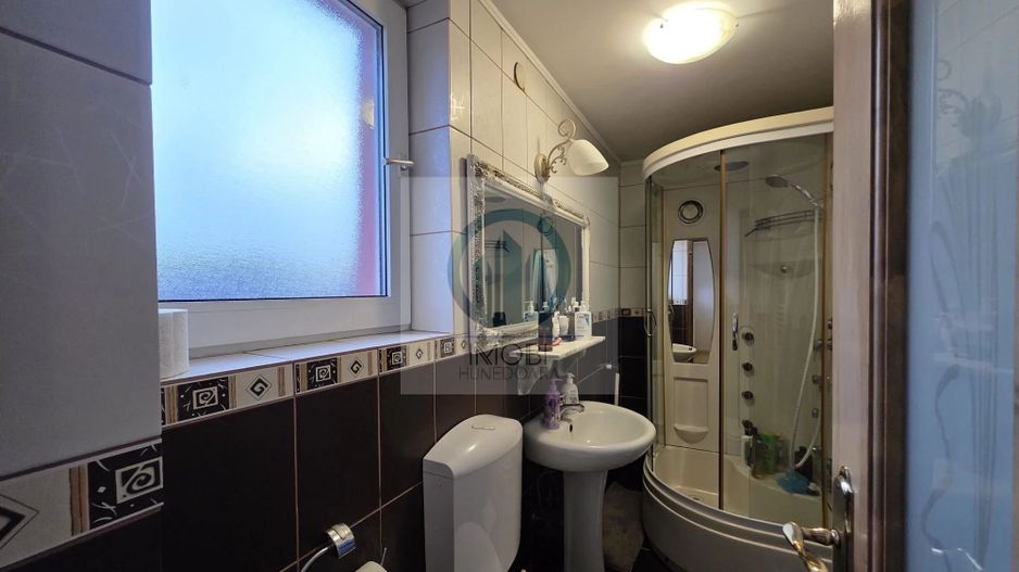 Casa moderna cu etaj si piscina, terasa si teren 700 mp – Simeria, HD - Poză 19