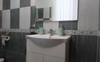 Casa in Blascovici, 5 camere + 3 bai, centrala proprie - Poză 34