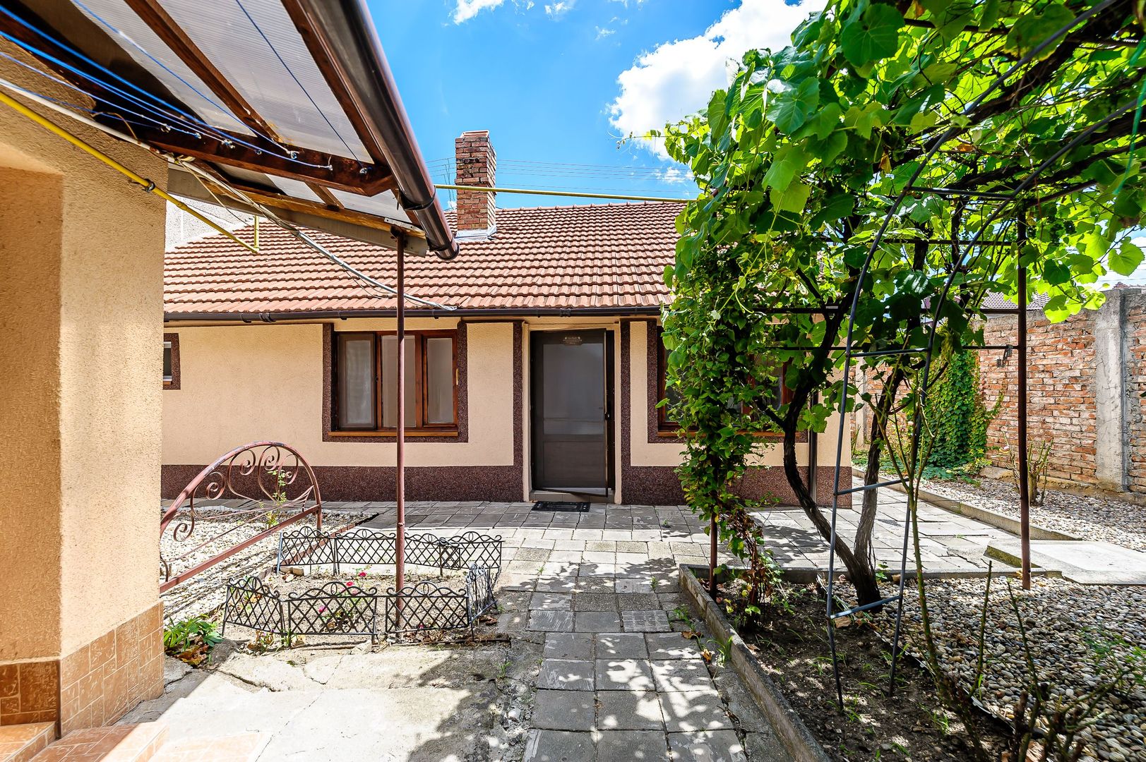 Vandut Casa cu teren generos la pret de apartament in Gradiste - Poză 2