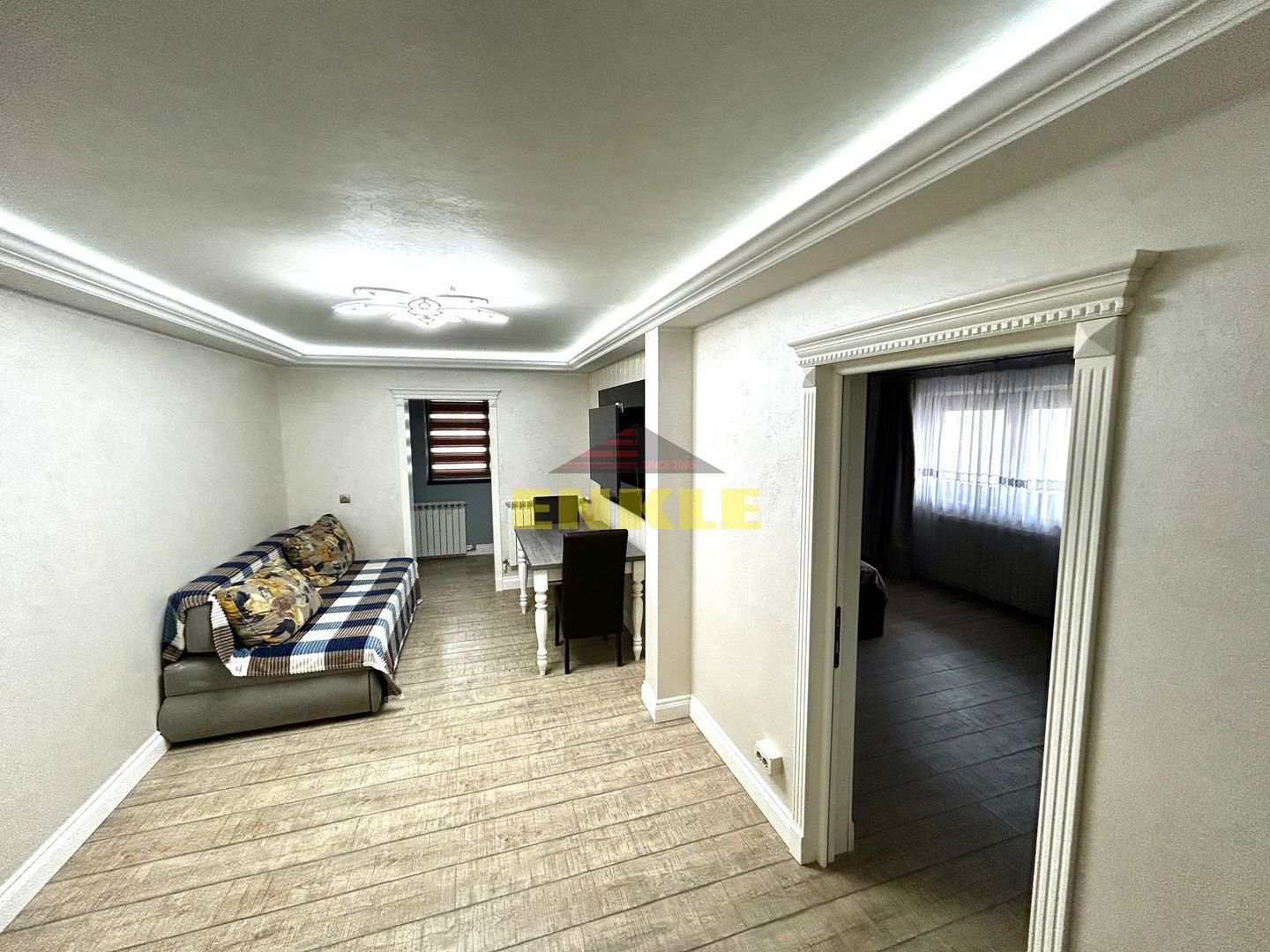 De vanzare apartament cu 3 camere, zona Piata Mare. - Poză 2