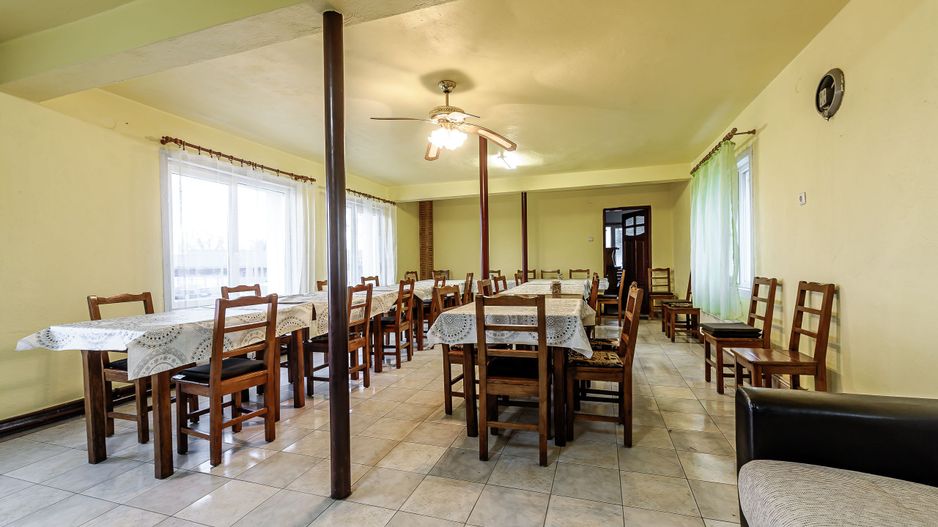 Clădire potrivită pentru proiecte educaționale sau de îngrijire - Poză 4