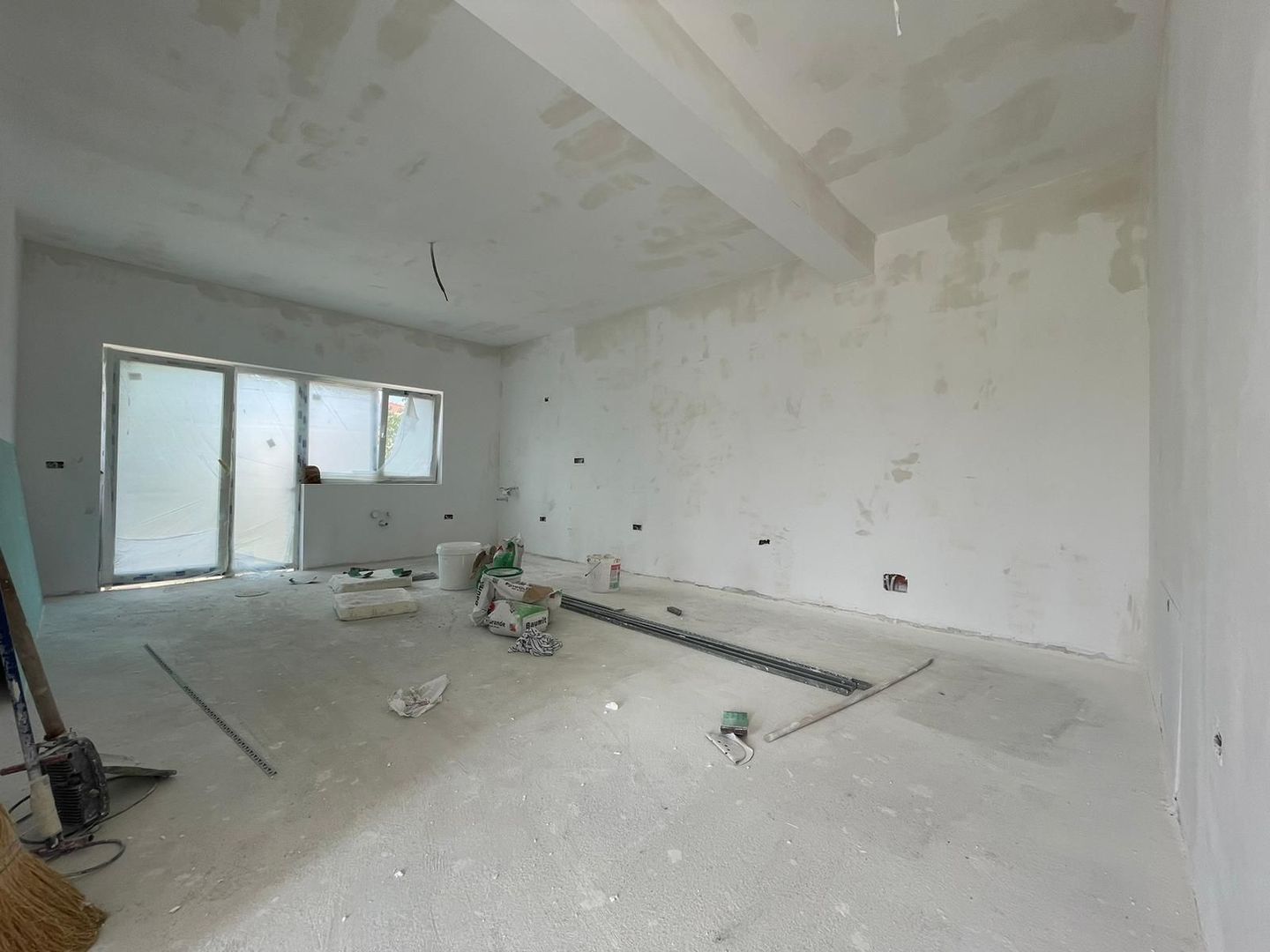 Duplex cu 3 dormitoare pe parter la cheie Mosnita Noua - Poză 2