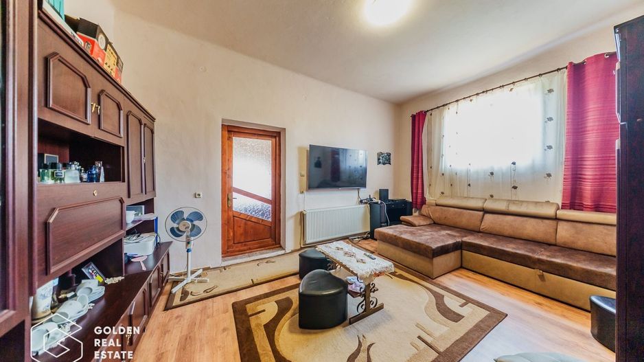 Casa foarte spatioasa cu gradina si gospodarie, Santana - Poză 4
