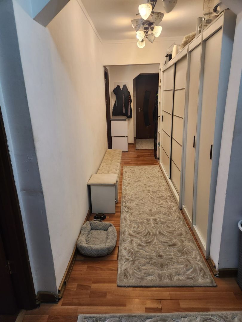vand apartament 3 camere, etaj 2 , zona Alunis - Poză 3