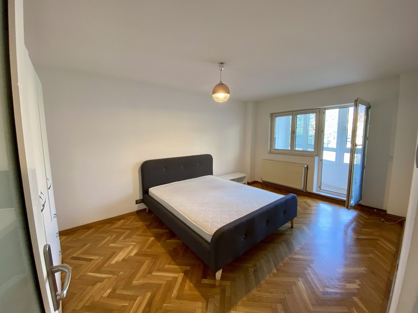 Apartament cu 3 camere in Centrul Civic - Poză 4