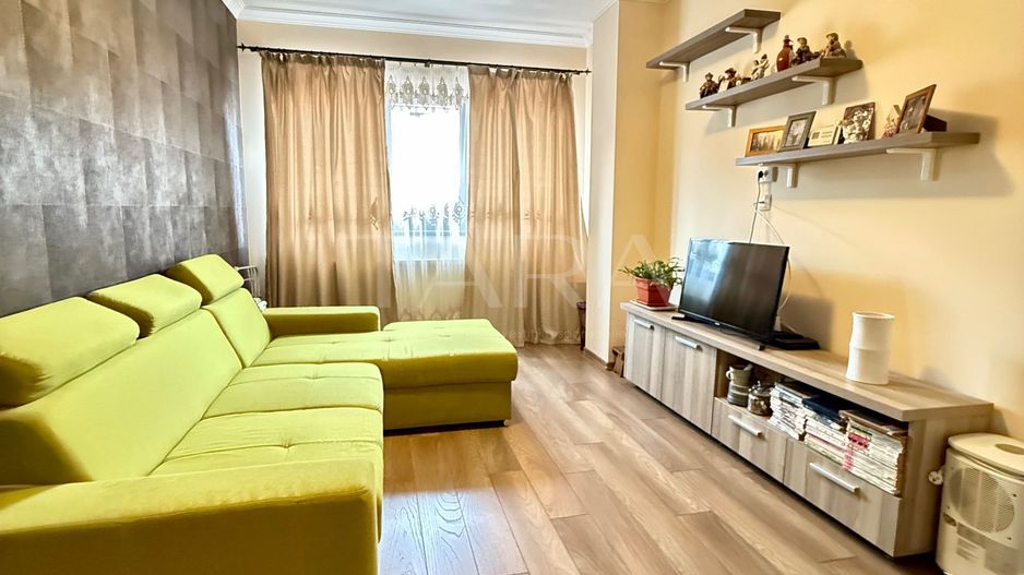 Apartament decomandat, parcare inclusă, zonă verde cu parc privat. - Poză 1