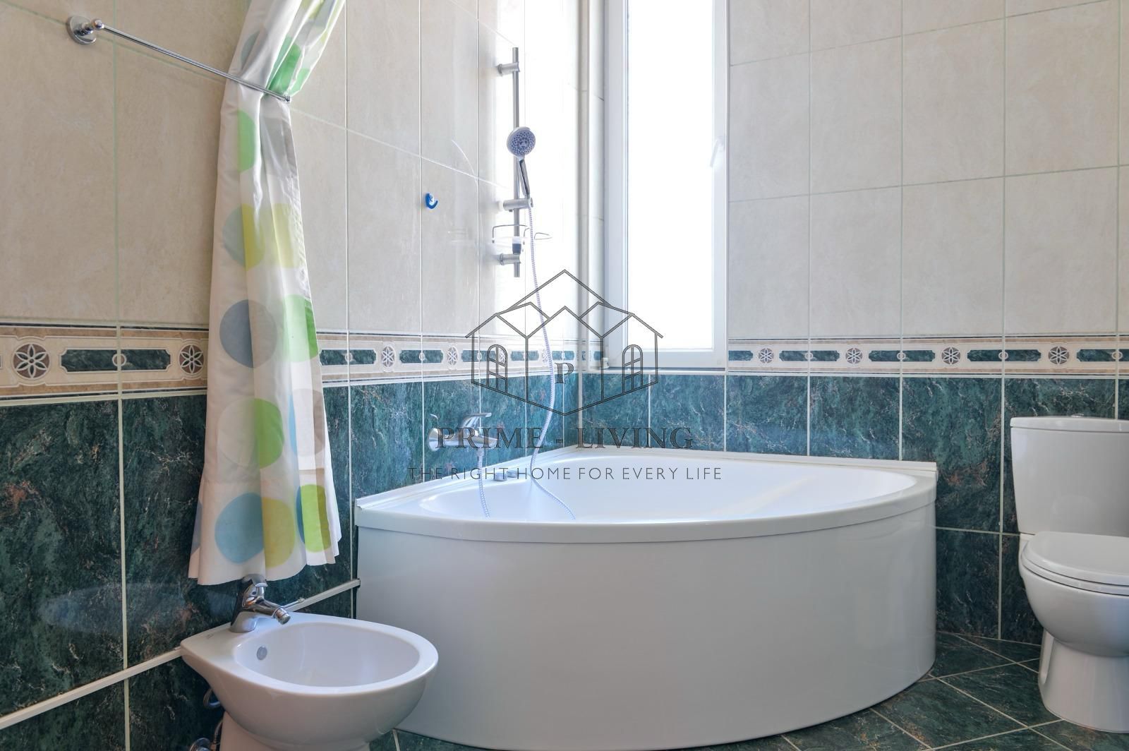 VILA DE LUX CU 6 DORMITOARE SI PISCINA + 800 MP CURTE LA INCHIRIRE - Poză 14