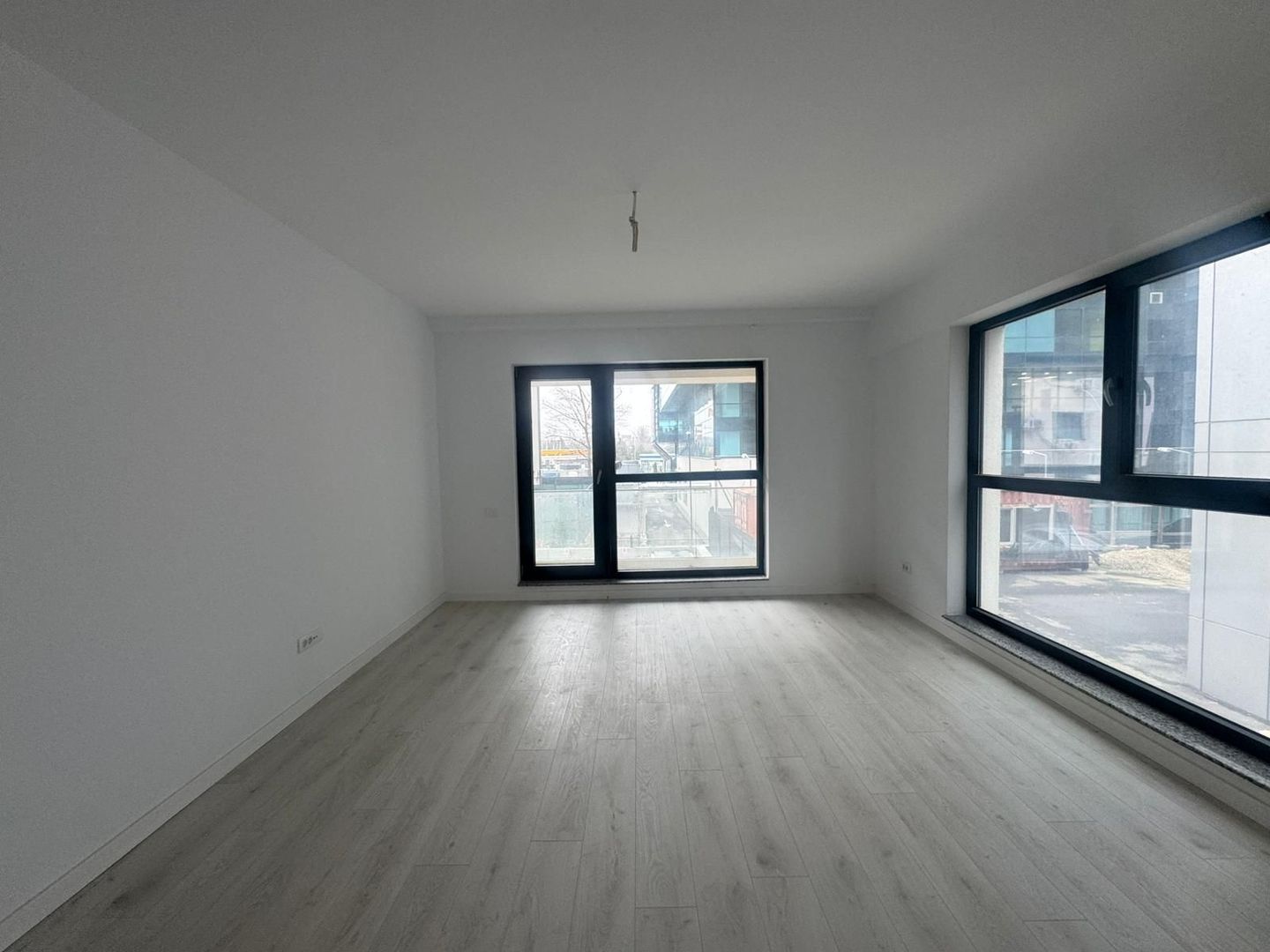 3 camere decomandat || PIPERA ROND OMV - Poză 1