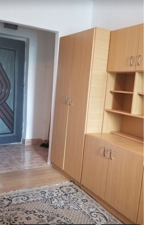 Ag BRASADAS vinde garsonieră la etajul 2 pe Ostrovului. - Poză 1