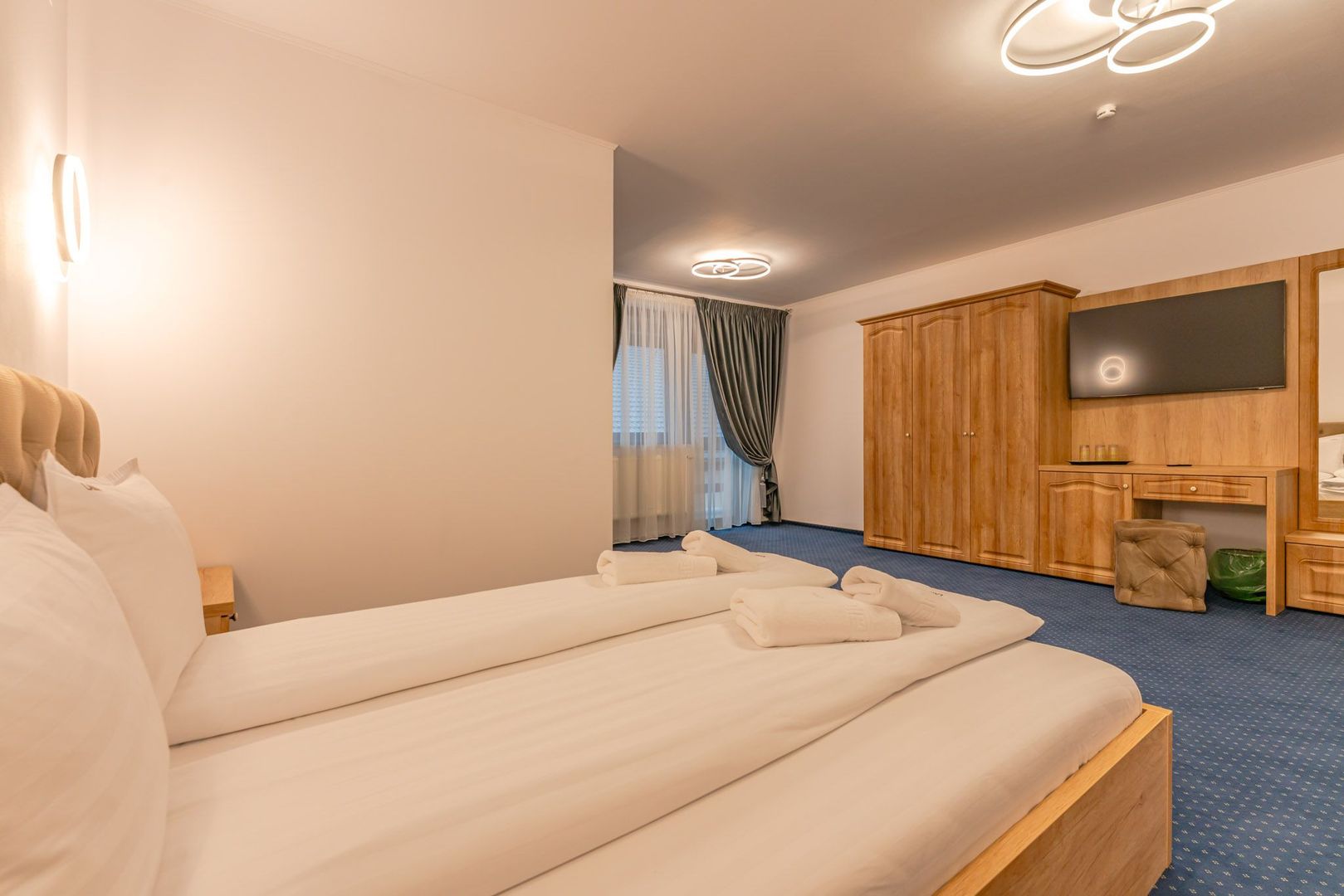 Pensiune Râșnov, 13 camere plus locuință proprietar, zonă Cetate - Poză 36