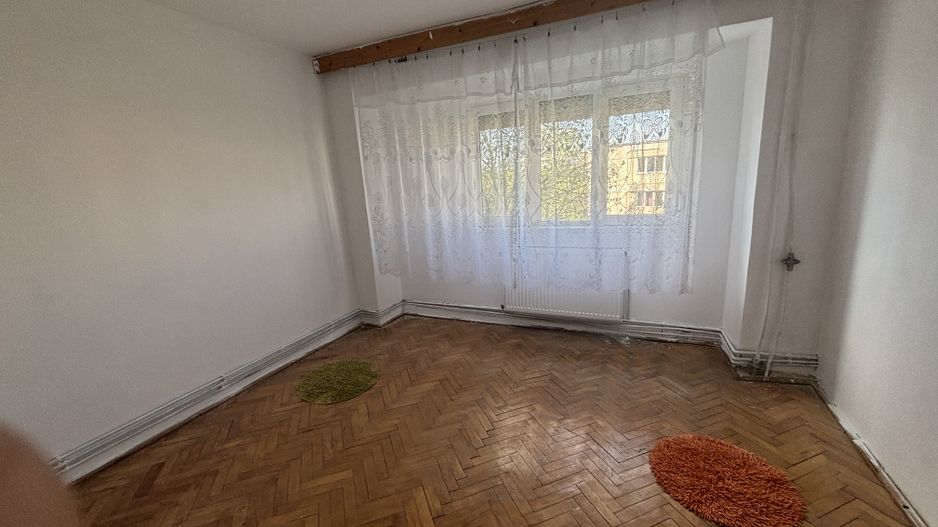 Decomandat si spatios aproape de Spitalul Judetean - Poză 1