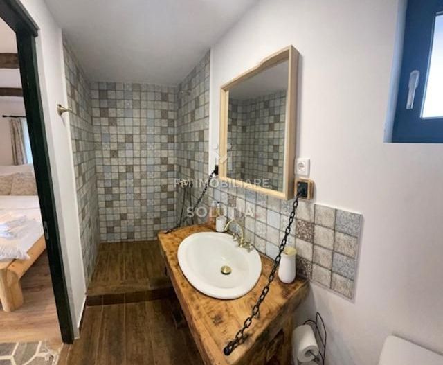 Pensiune agroturistică: 3 case tradiționale + teren în Desești - Poză 8