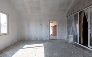 Clădire și teren de investiție, central Roman - Poză 54