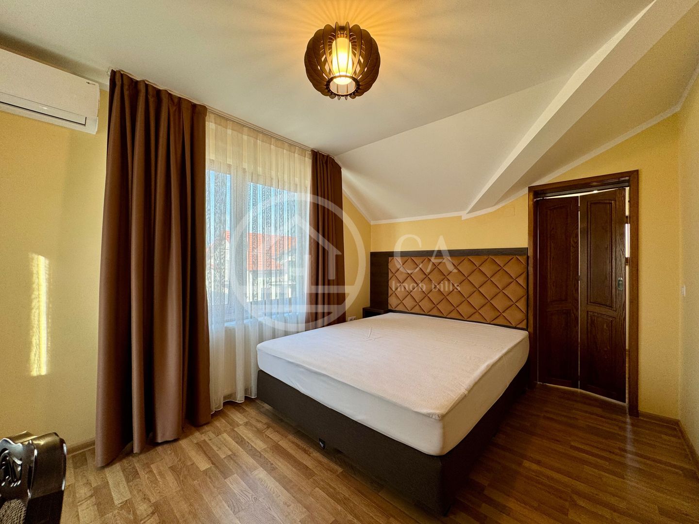 Casă de vânzare cu 5 camere in Sânmartin, Bihor - Poză 3