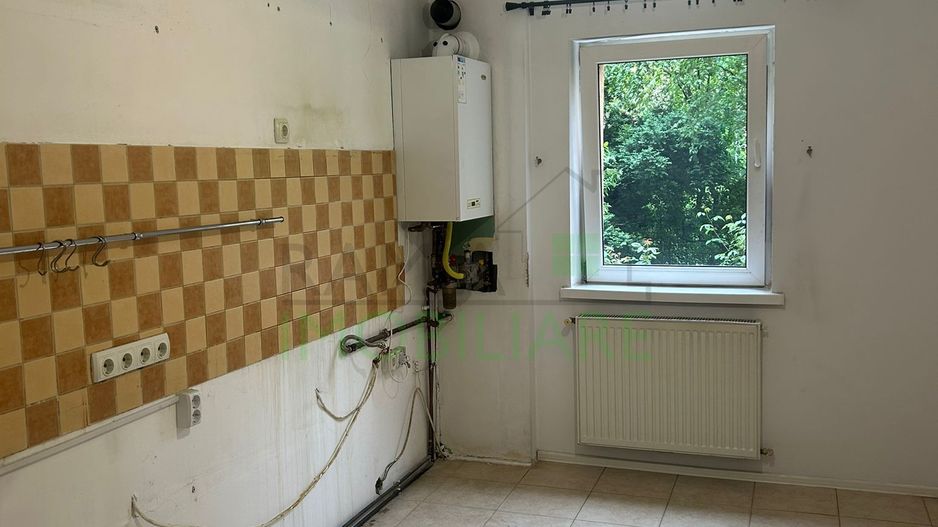 Apartament 3 camere decomandat cu 2 băi, beci și loc de parcare - Poză 4