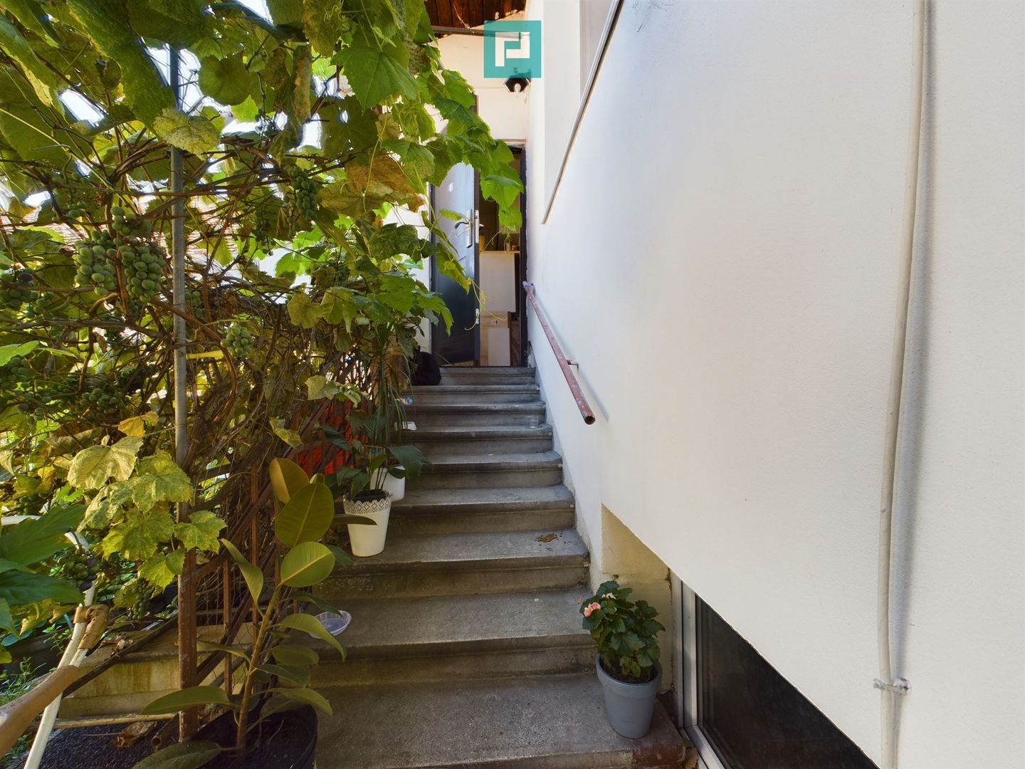 Apartament semicentral cu 2 camere - Poză 1