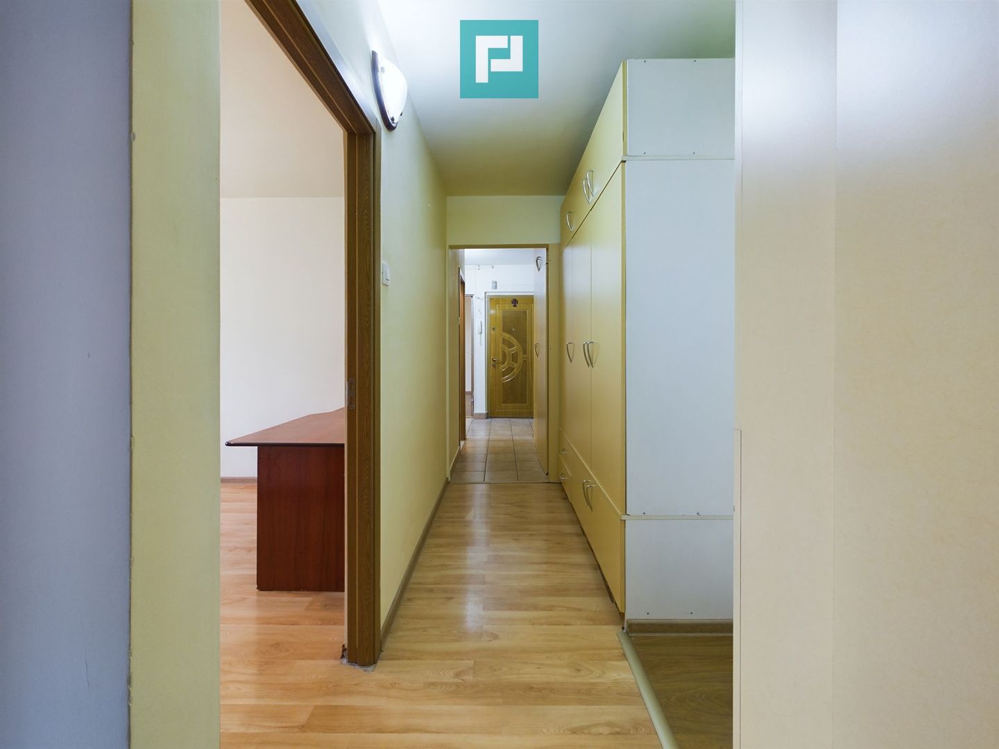 Apartament cu 3 camere în Zona 300 - Poză 6