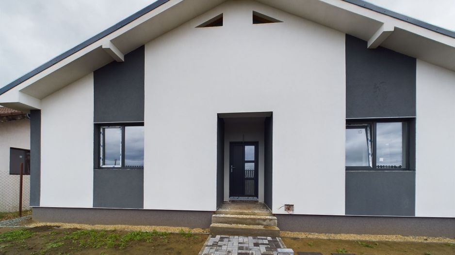 Casă individuală în Pădureni - Poză 1