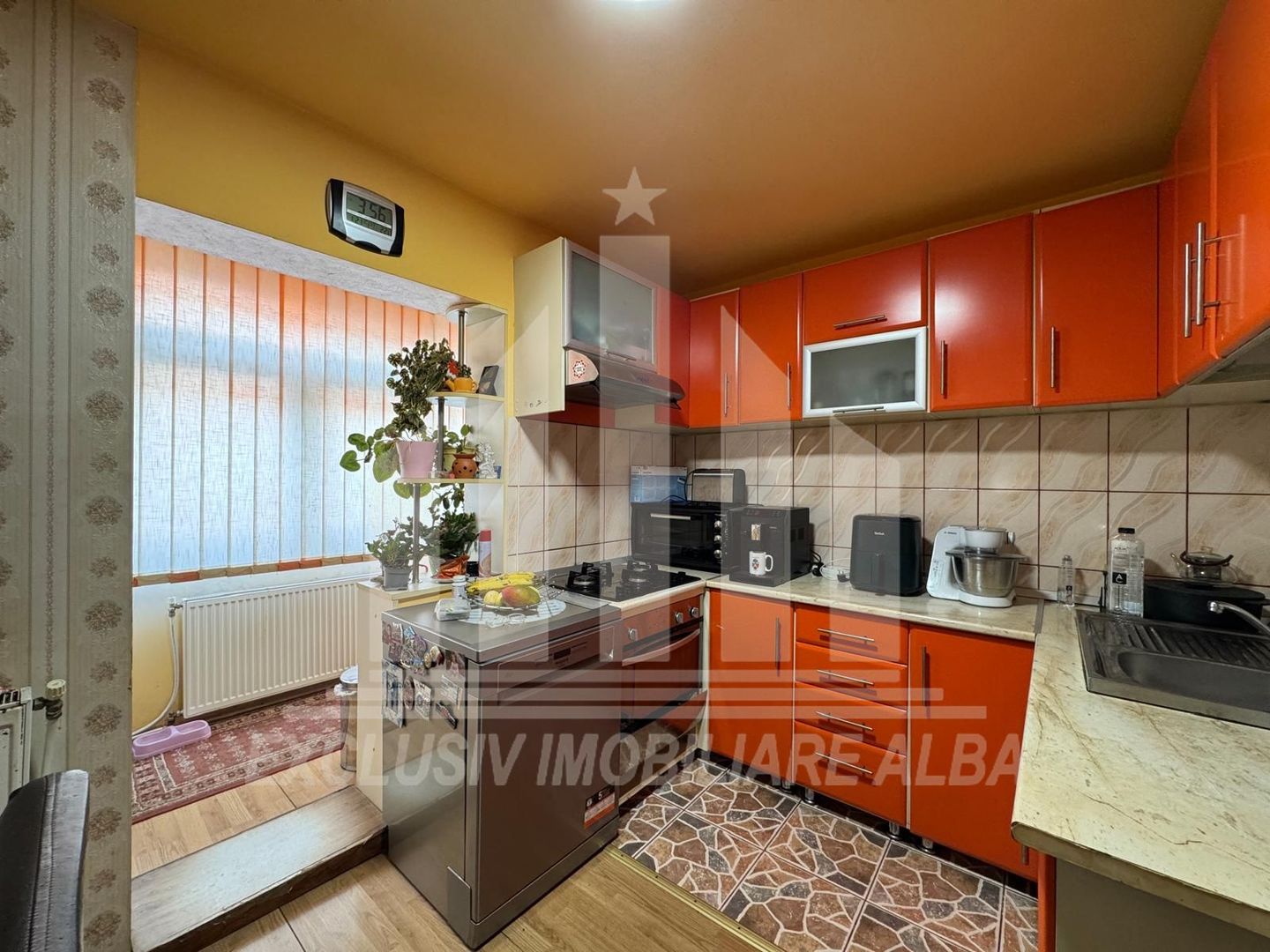 Apartament cu 3 camere | 2 bai | 64 mp | Parcare | Cetate - Mercur - Poză 2