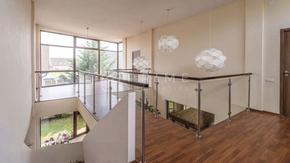 Vilă cu design și dotări deosebite de vânzare - Poză 6