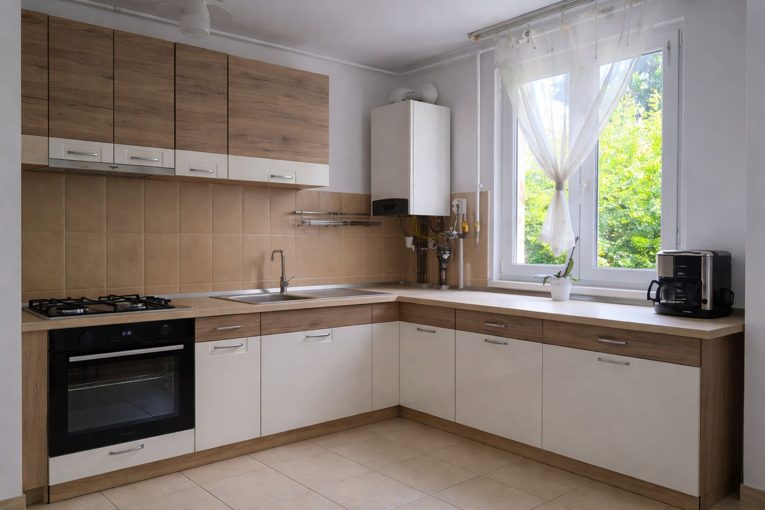 Apartament cu 3 camere in zona Semicentral ( Bodor Péter) - Poză 2