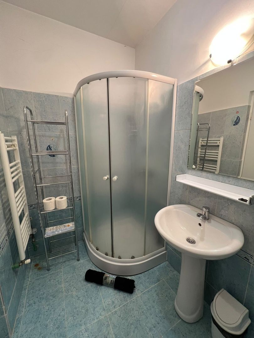 Apartament de inchiriat-2 camere,cu bai proprii,centrul orasului - Poză 9